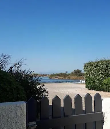 Maisonnette Au Bord Du Marin