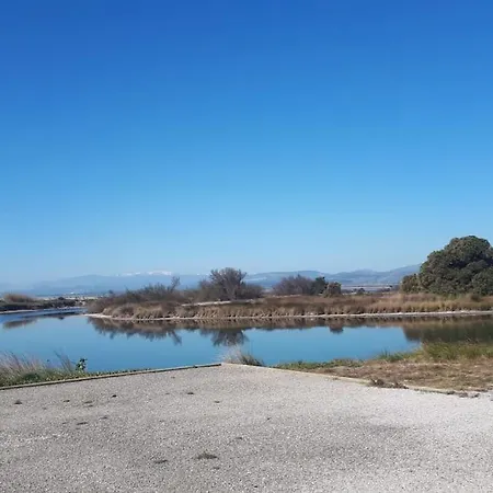 Maisonnette Au Bord Du Marin