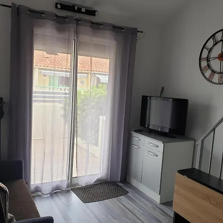 Maisonnette Au Bord Du Marin