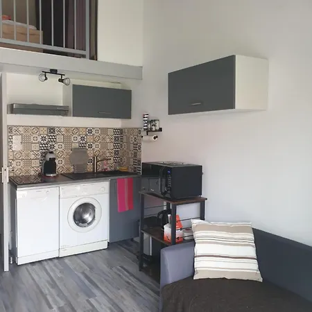 Maisonnette Au Bord Du Marin *