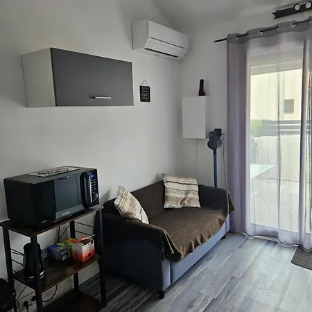 Maisonnette Au Bord Du Marin Лёкат