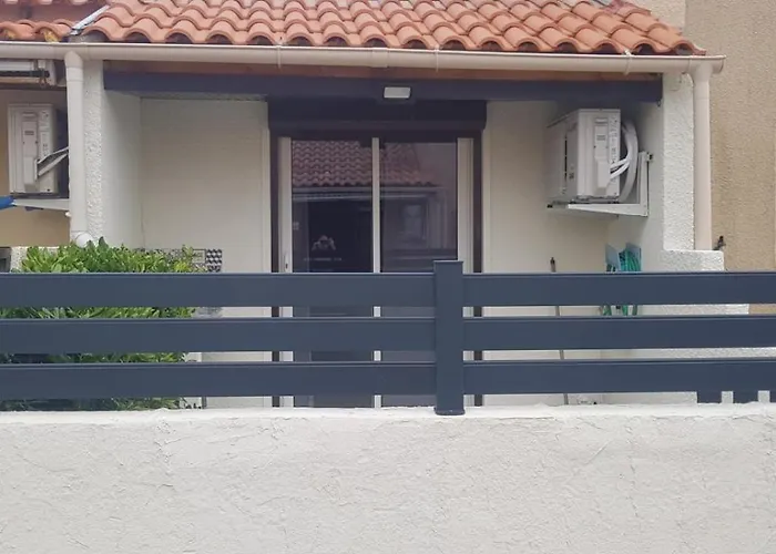 Maisonnette Au Bord Du Marin Лёкат